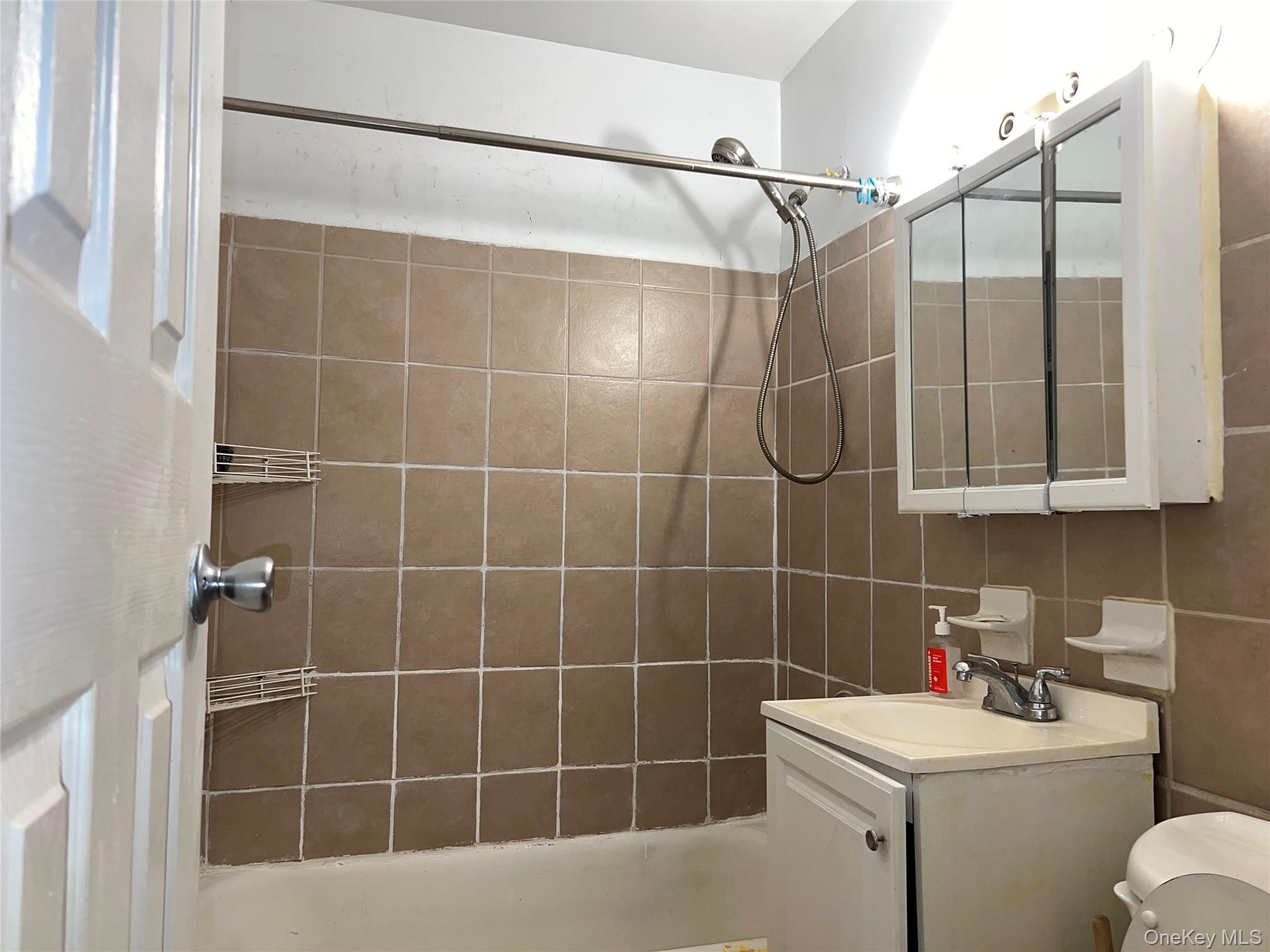 #6 photo, 1332 Metropolitan Avenue, ব্রঙ্কস Bronx , NY 10462