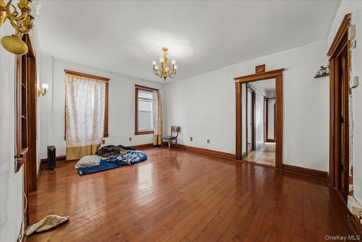 #5 photo, 2304 Glebe Avenue, Bronx , NY 10462