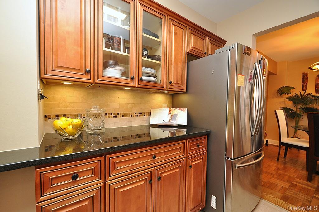 #1 photo, 10 Old Mamaroneck Road, White Plains , NY 10605