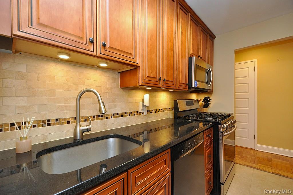 #10 photo, 10 Old Mamaroneck Road, White Plains , NY 10605