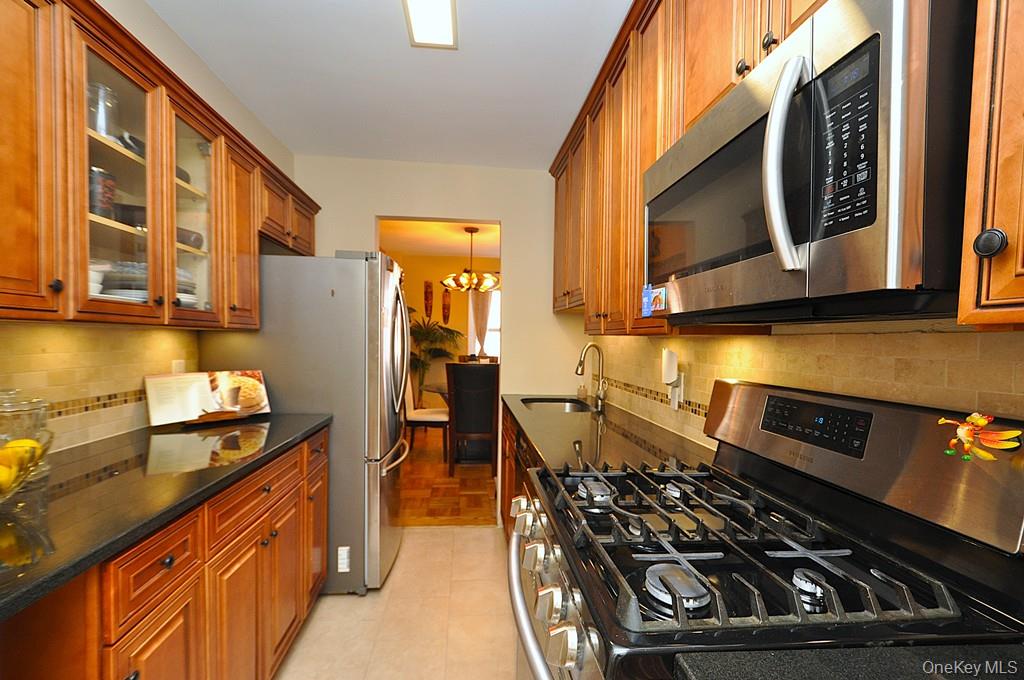 #12 photo, 10 Old Mamaroneck Road, White Plains , NY 10605