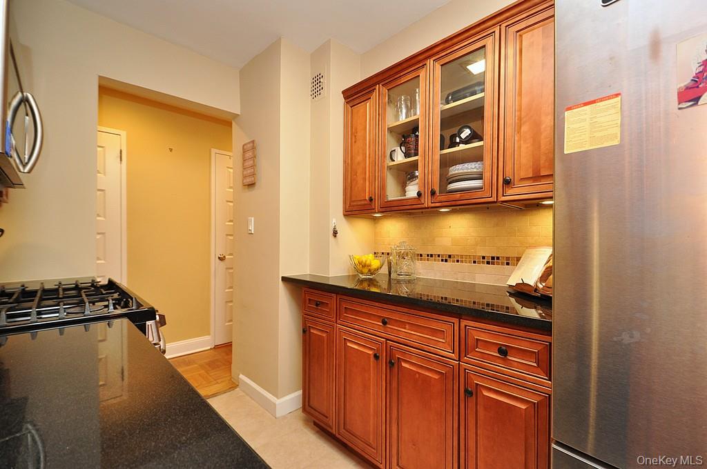 #13 photo, 10 Old Mamaroneck Road, White Plains , NY 10605