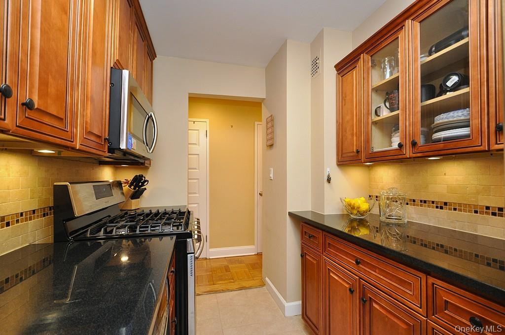 #14 photo, 10 Old Mamaroneck Road, White Plains , NY 10605