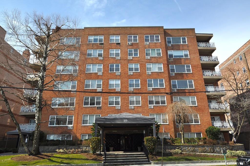 #3 photo, 10 Old Mamaroneck Road, White Plains , NY 10605