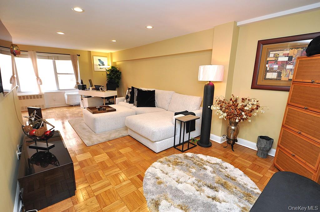 #4 photo, 10 Old Mamaroneck Road, White Plains , NY 10605