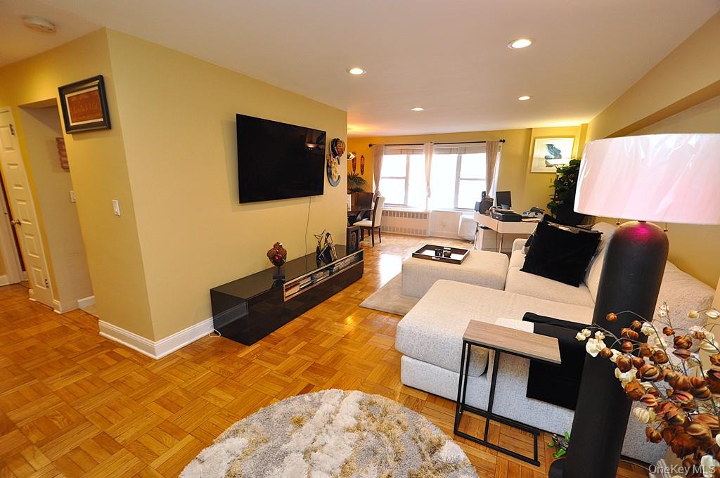 #6 photo, 10 Old Mamaroneck Road, White Plains , NY 10605