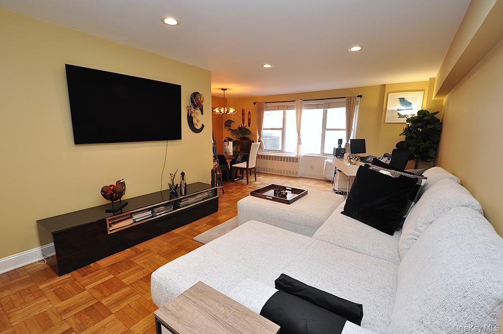 #8 photo, 10 Old Mamaroneck Road, White Plains , NY 10605