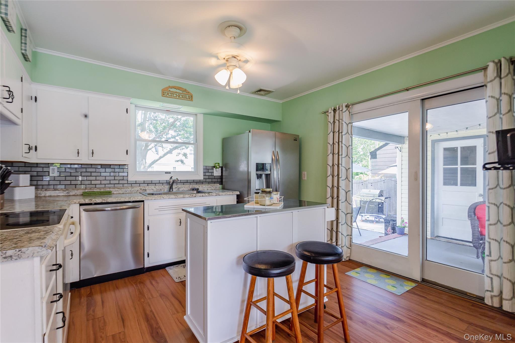 #4 photo, 77 N Summit Avenue, सफ़ोक काउंटी Patchogue , NY 11772