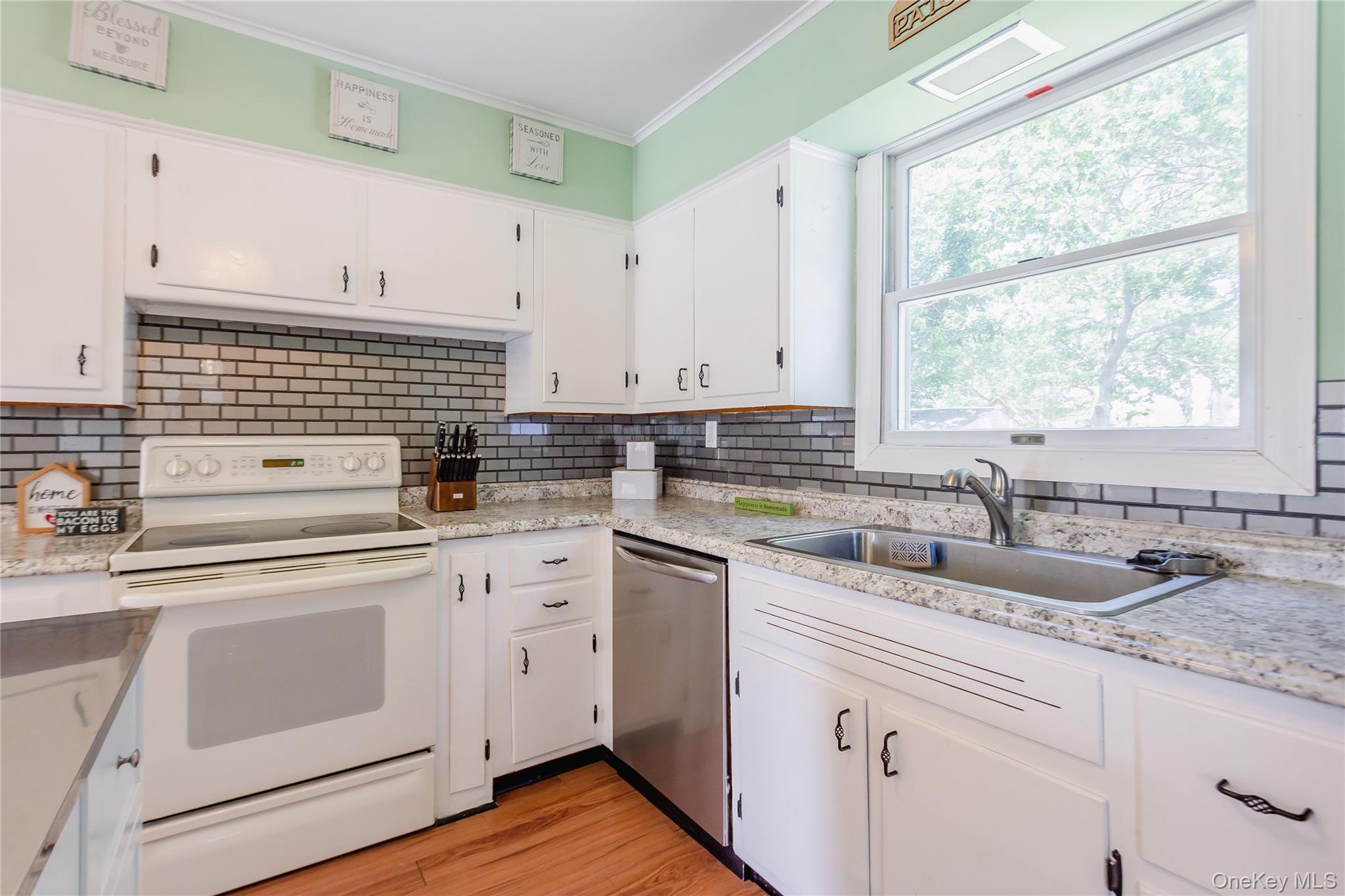 #7 photo, 77 N Summit Avenue, सफ़ोक काउंटी Patchogue , NY 11772