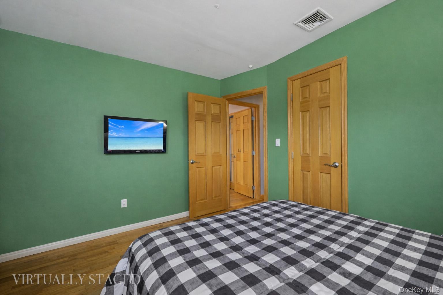 #12 photo, 108 Lee Avenue, সাফোক কাউন্টি Babylon , NY 11702