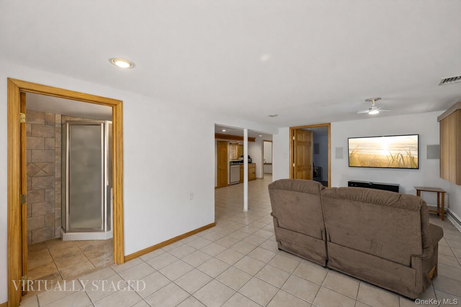 #18 photo, 108 Lee Avenue, সাফোক কাউন্টি Babylon , NY 11702