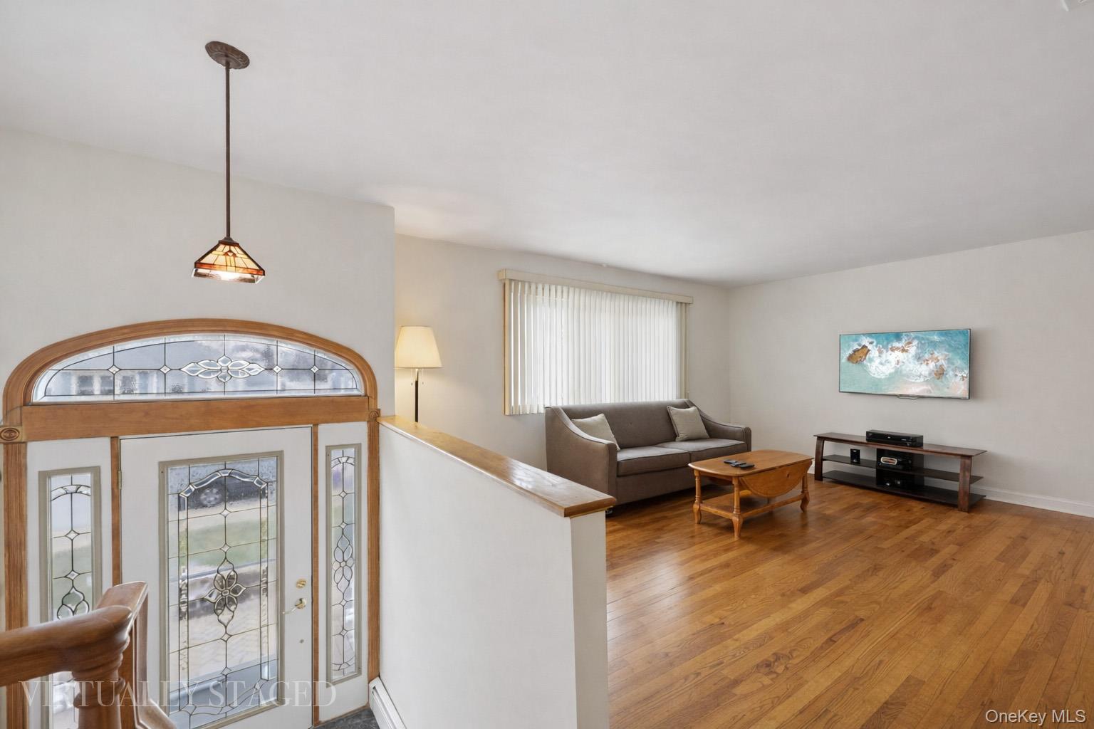 #4 photo, 108 Lee Avenue, সাফোক কাউন্টি Babylon , NY 11702