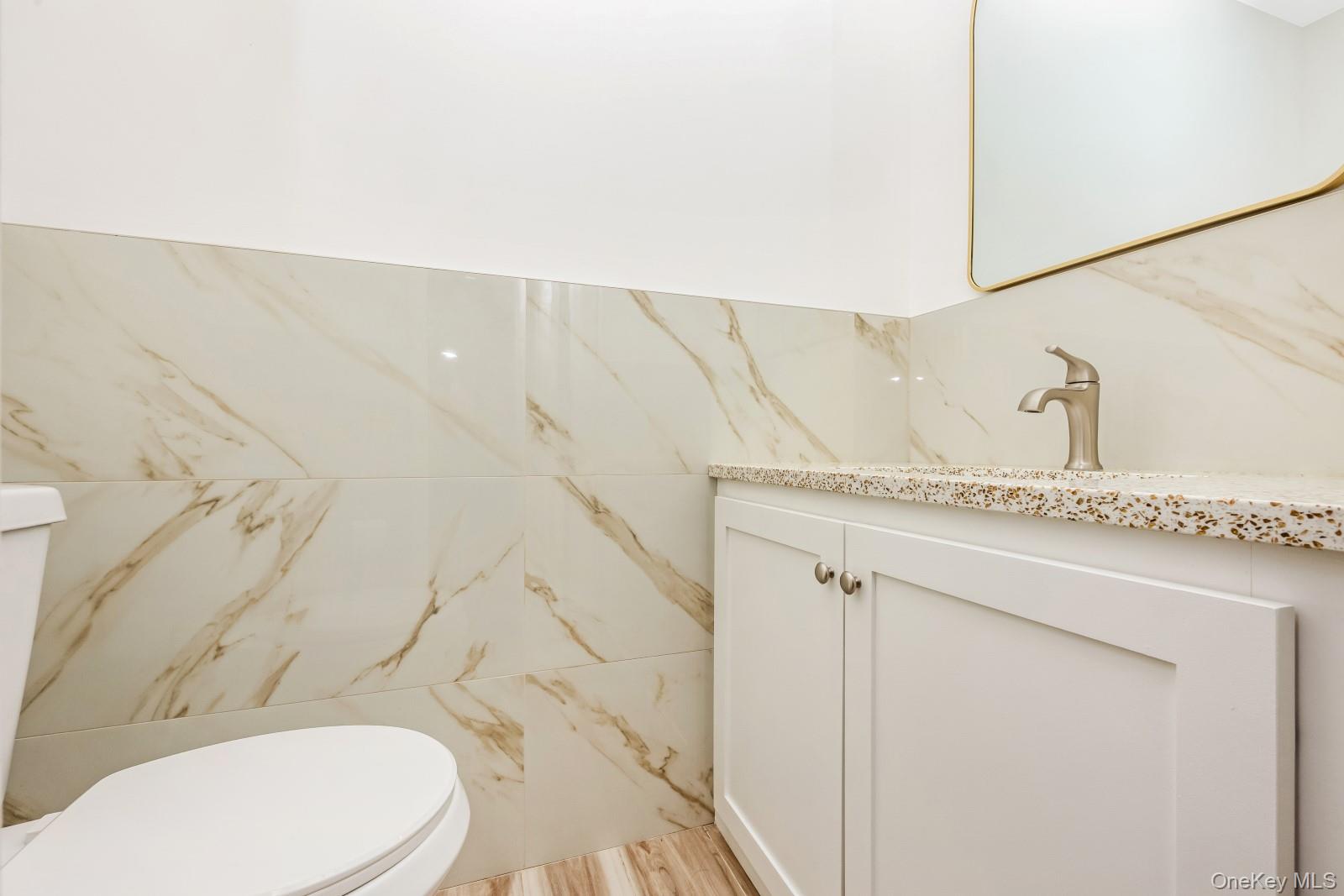 #14 photo, 69-05 61st Road, קווינס Middle Village , NY 11379