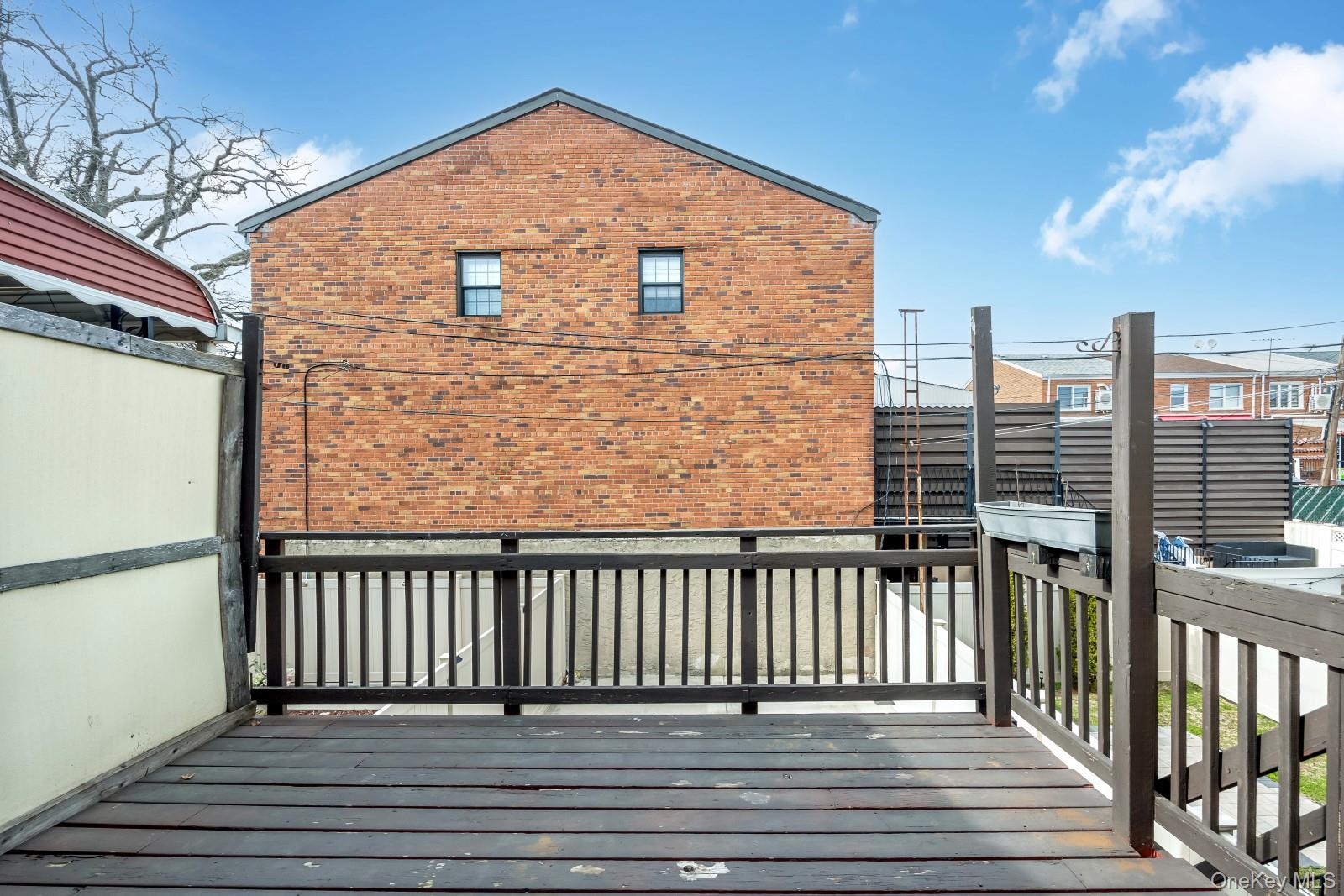 #16 photo, 69-05 61st Road, קווינס Middle Village , NY 11379