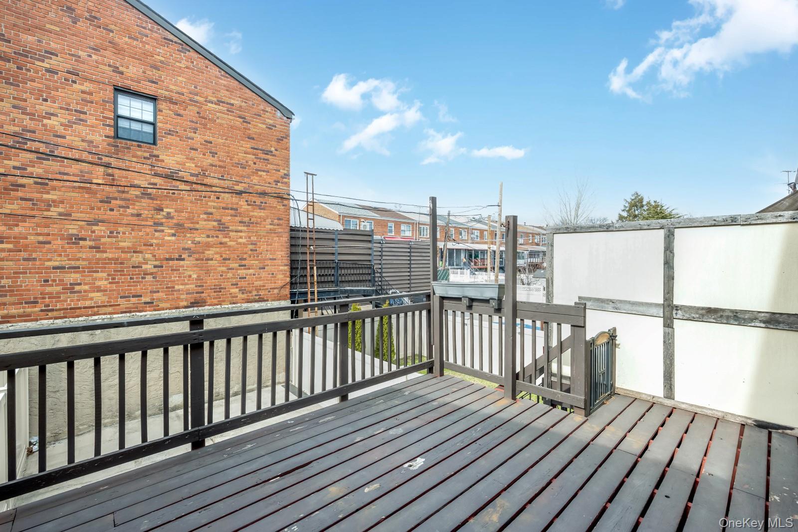 #17 photo, 69-05 61st Road, קווינס Middle Village , NY 11379