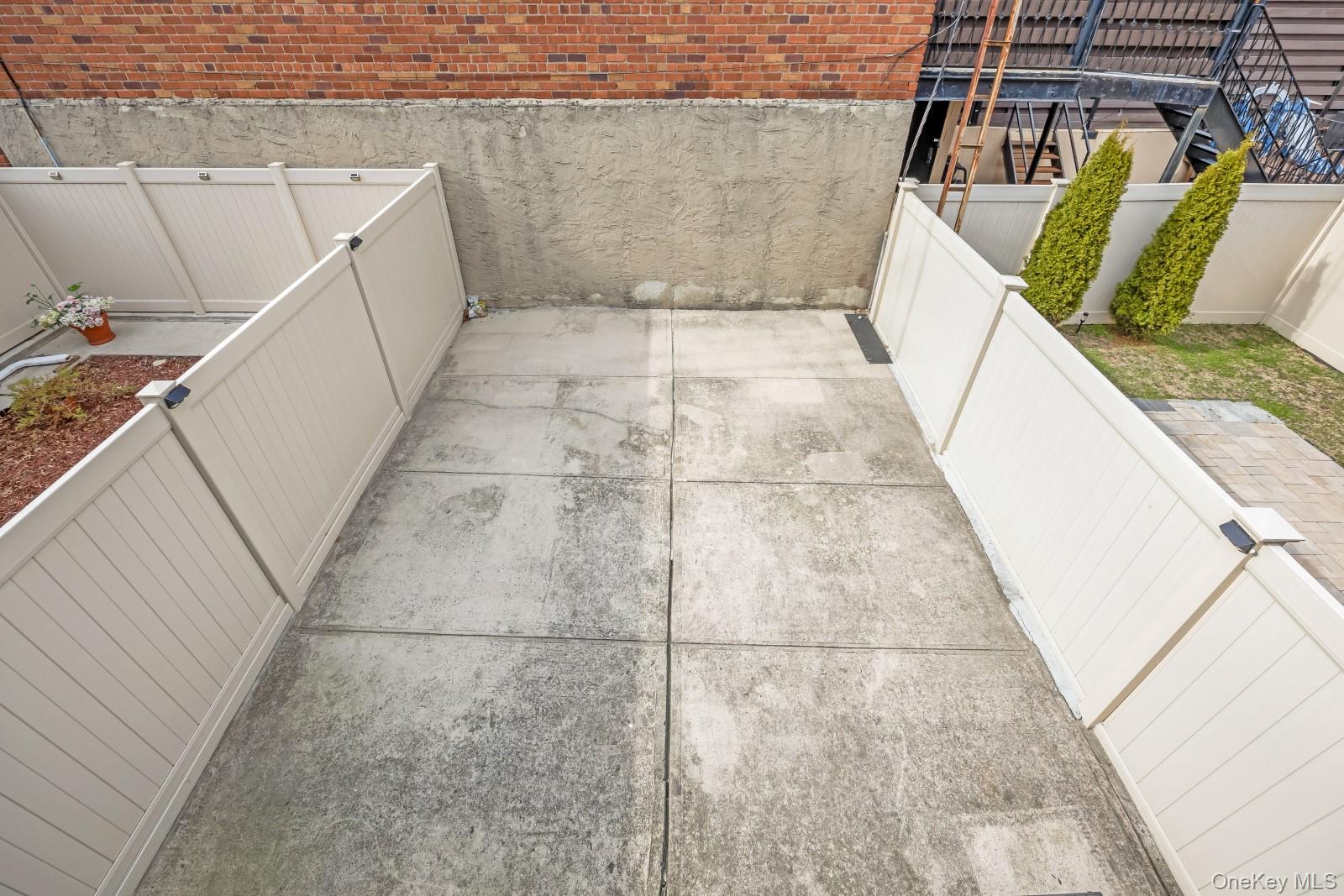 #18 photo, 69-05 61st Road, קווינס Middle Village , NY 11379