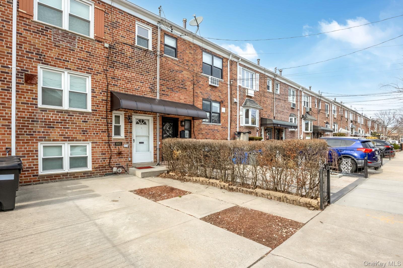 #2 photo, 69-05 61st Road, קווינס Middle Village , NY 11379