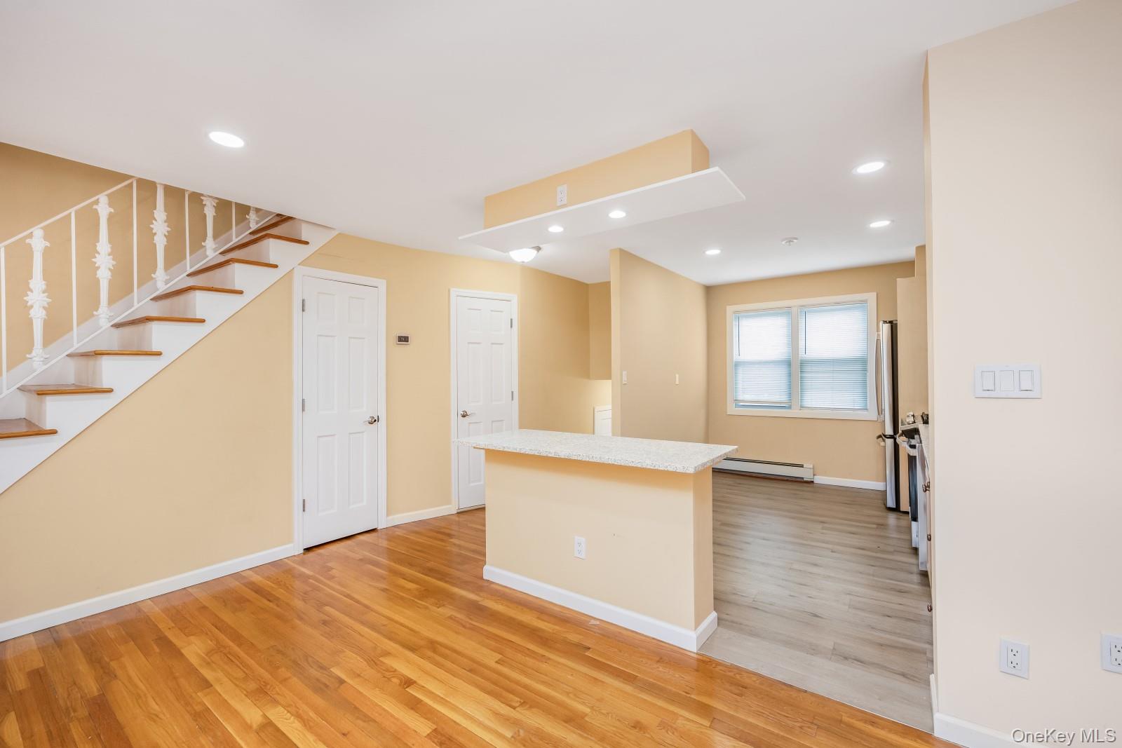 #7 photo, 69-05 61st Road, קווינס Middle Village , NY 11379