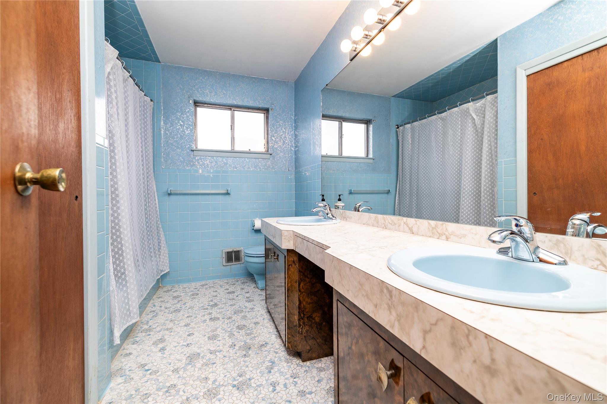 #17 photo, 133 S Forest, Rockville Centre , NY 11570