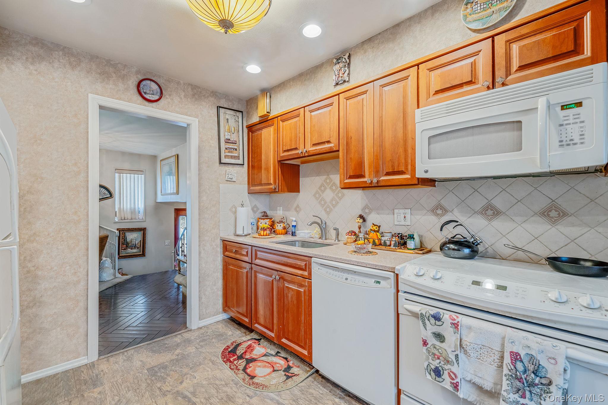 #12 photo, 1286 Dale Court, नासाउ काउंटी Seaford , NY 11783