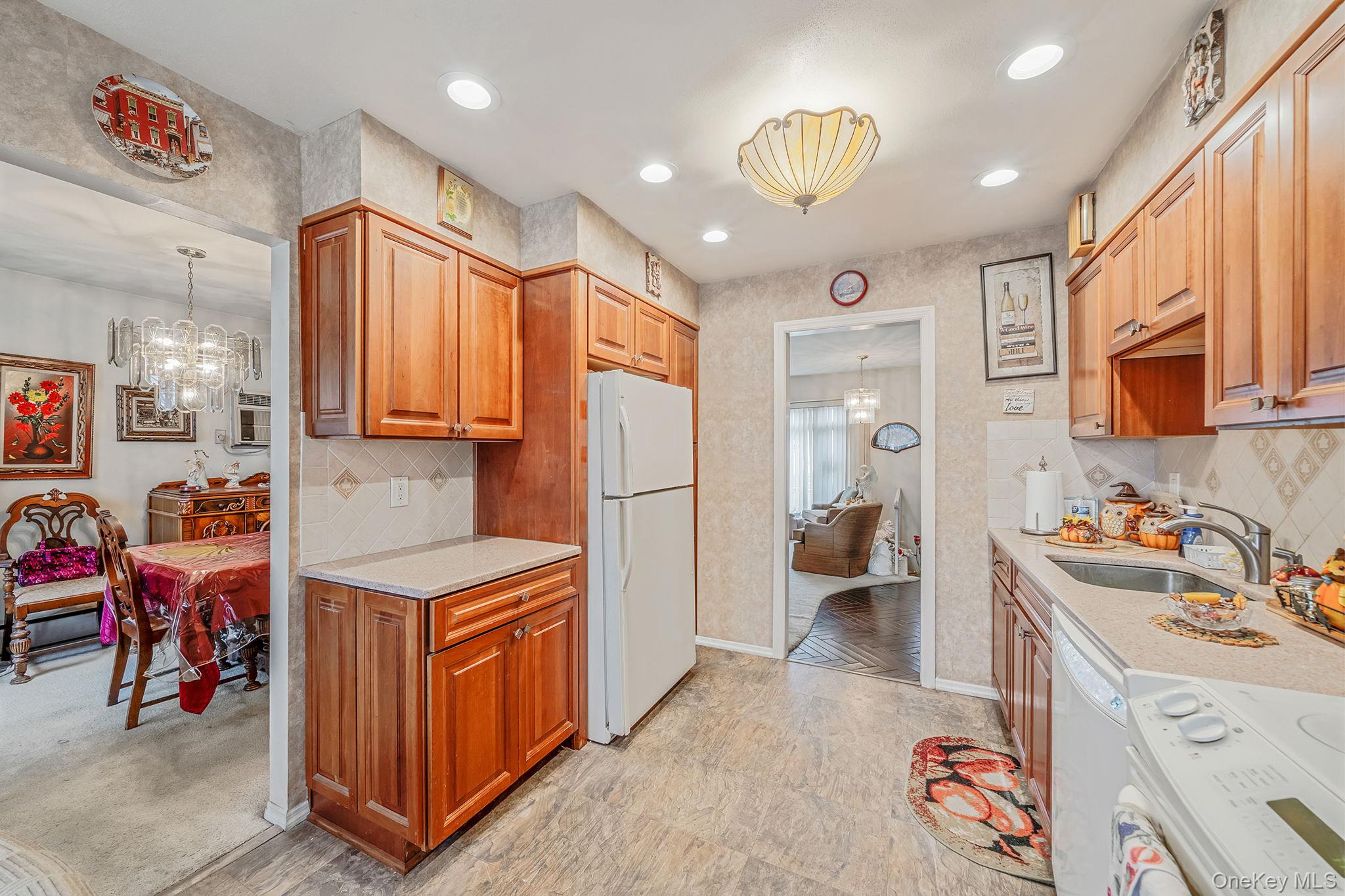 #13 photo, 1286 Dale Court, नासाउ काउंटी Seaford , NY 11783