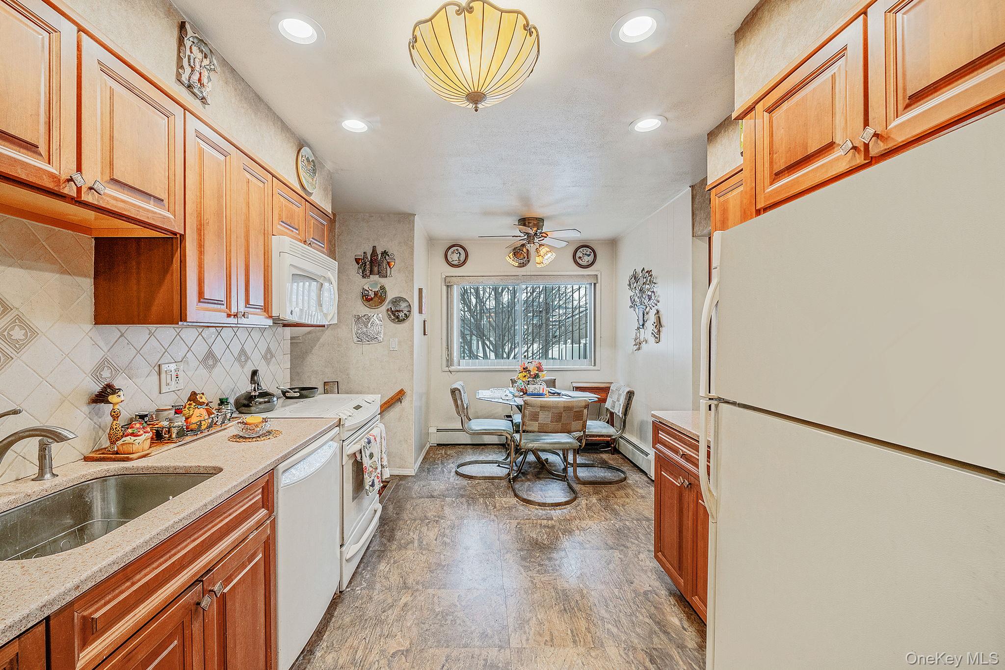 #14 photo, 1286 Dale Court, नासाउ काउंटी Seaford , NY 11783