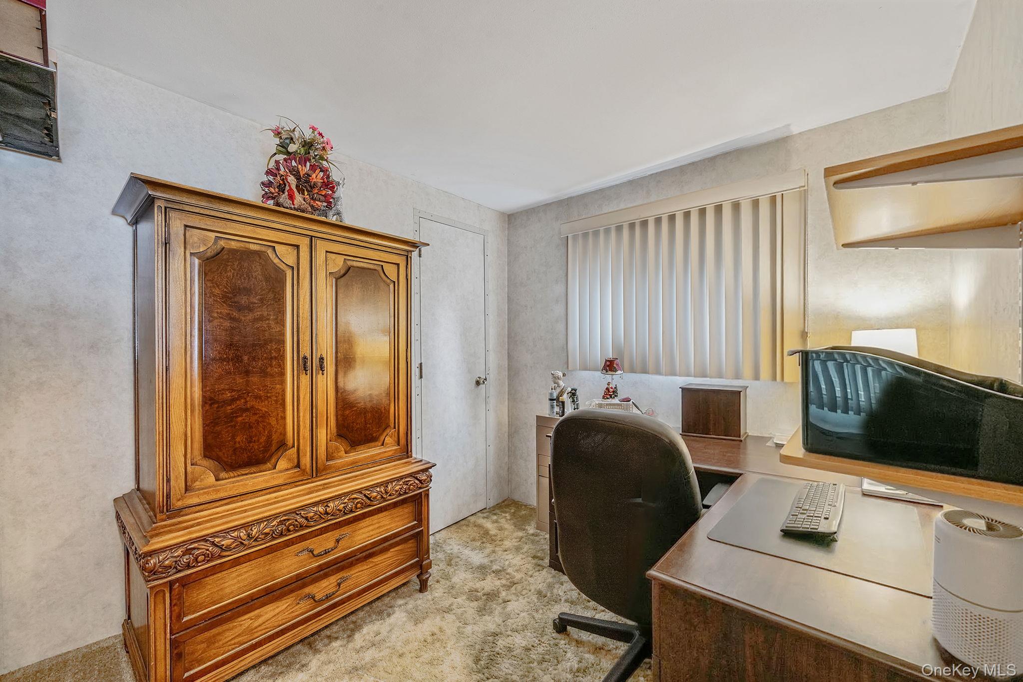 #19 photo, 1286 Dale Court, नासाउ काउंटी Seaford , NY 11783