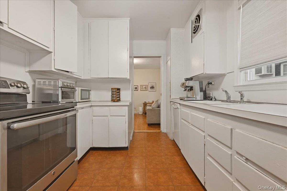 #11 photo, 163 Elm Street, নাসাউ কাউন্টি Roslyn Heights , NY 11577