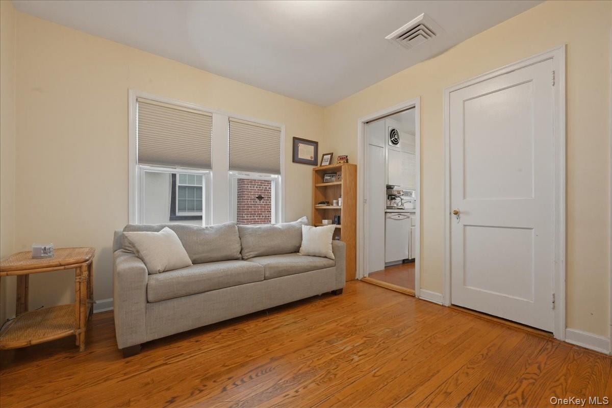 #15 photo, 163 Elm Street, নাসাউ কাউন্টি Roslyn Heights , NY 11577