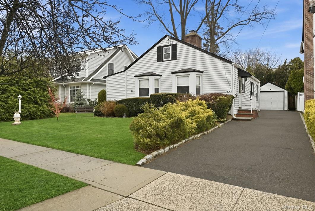 #3 photo, 163 Elm Street, নাসাউ কাউন্টি Roslyn Heights , NY 11577