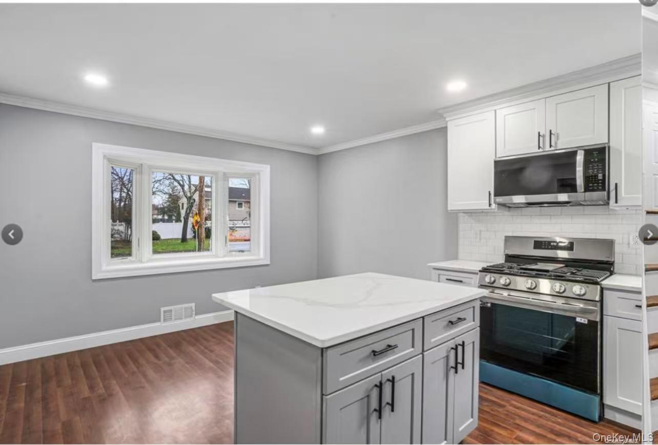 #3 photo, 92 Ruland Road, সাফোক কাউন্টি Selden , NY 11784