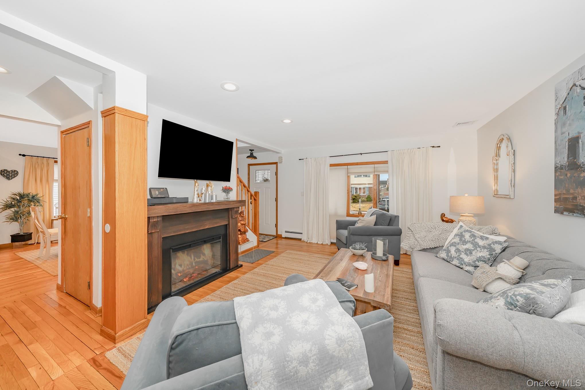 #10 photo, 2420 Willow Street, নাসাউ কাউন্টি Wantagh , NY 11793