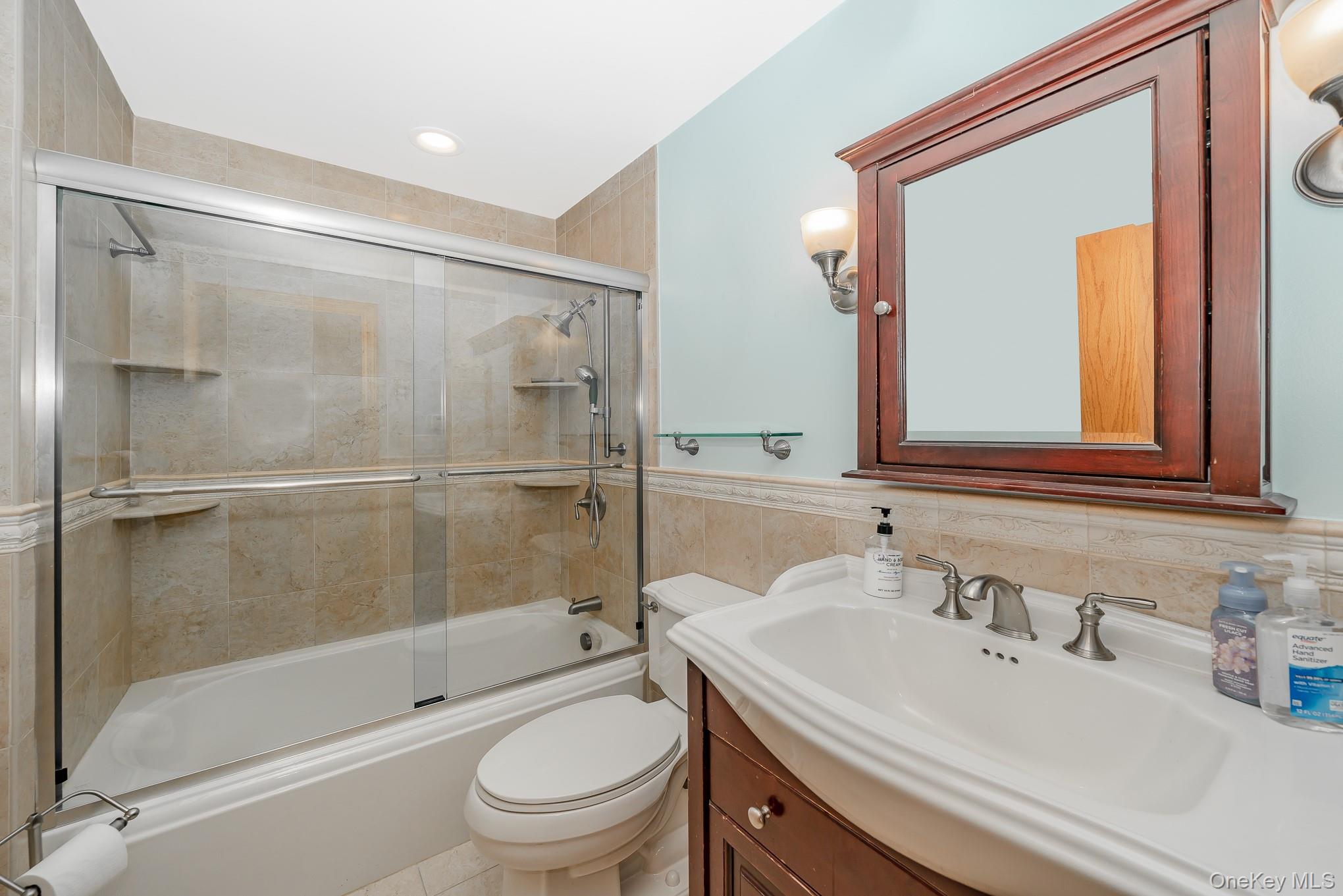 #13 photo, 2420 Willow Street, নাসাউ কাউন্টি Wantagh , NY 11793