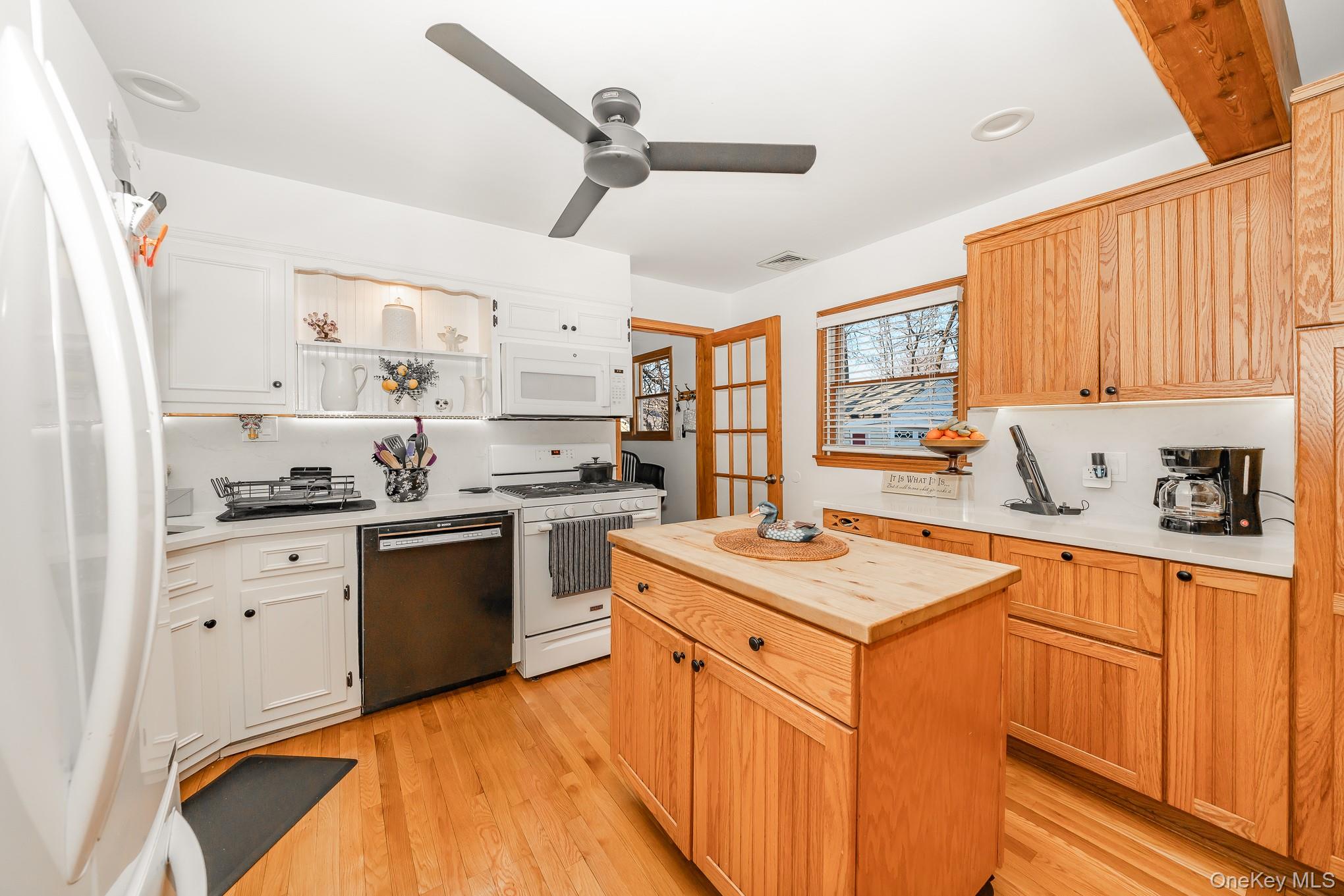 #7 photo, 2420 Willow Street, নাসাউ কাউন্টি Wantagh , NY 11793