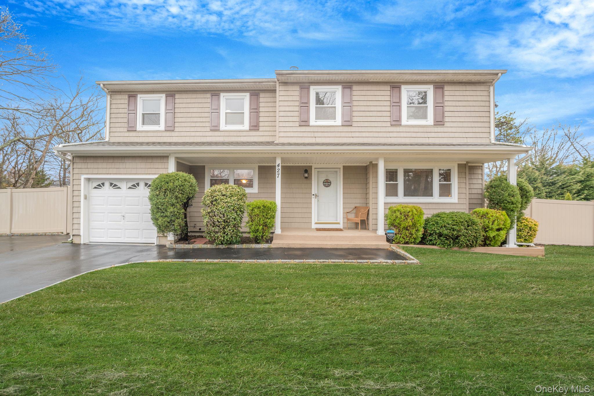 #1 photo, 427 Bicycle Path, সাফোক কাউন্টি Port Jefferson , NY 11776