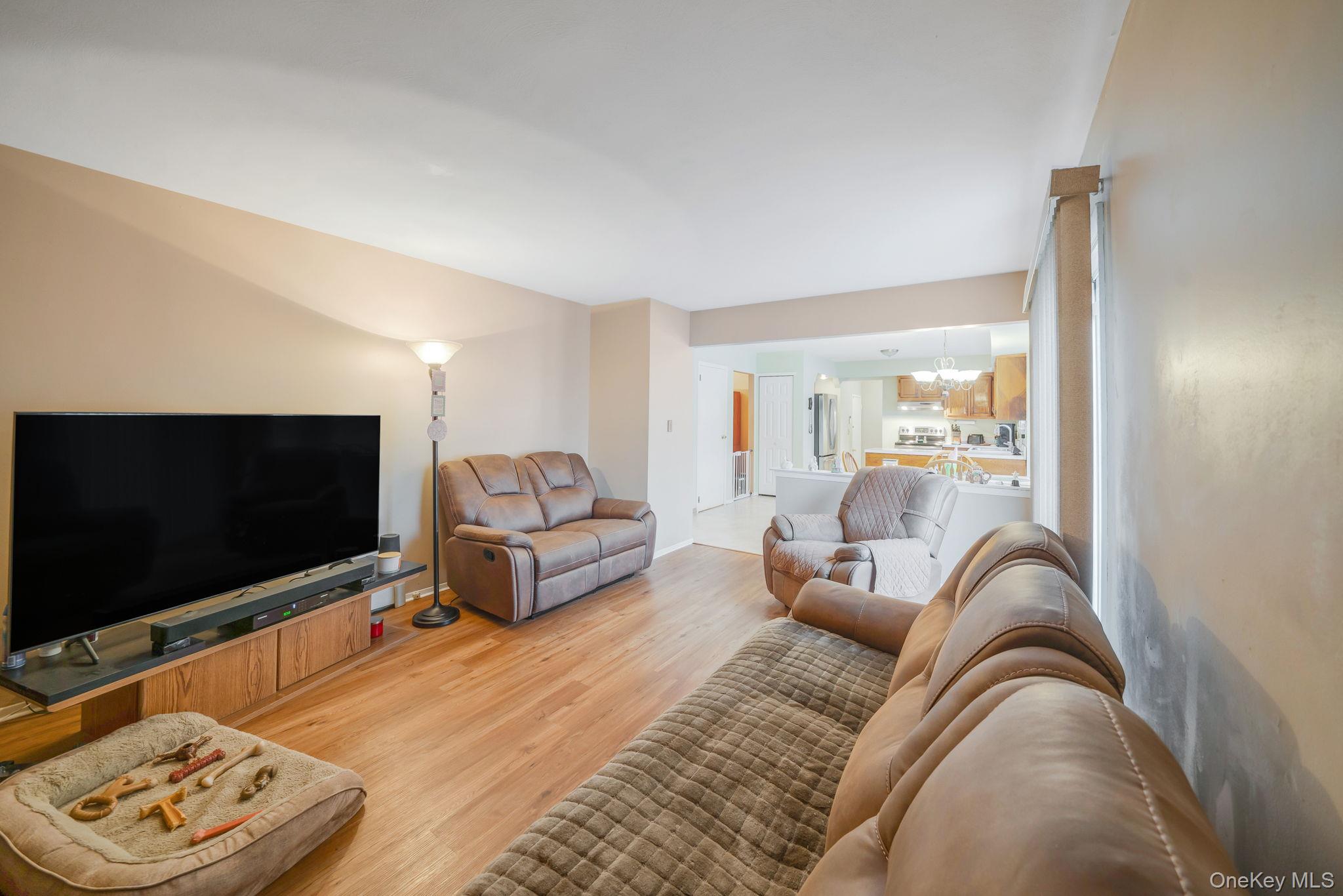 #18 photo, 427 Bicycle Path, সাফোক কাউন্টি Port Jefferson , NY 11776