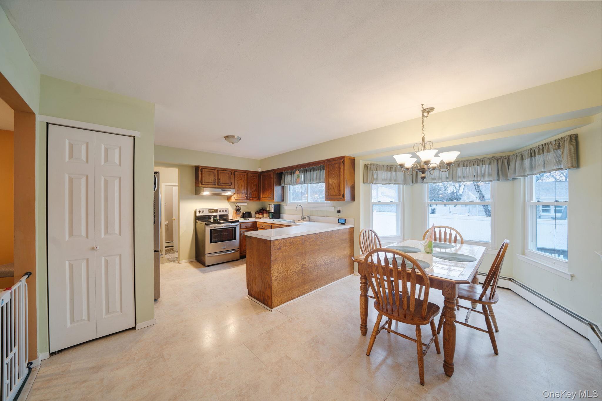 #19 photo, 427 Bicycle Path, সাফোক কাউন্টি Port Jefferson , NY 11776