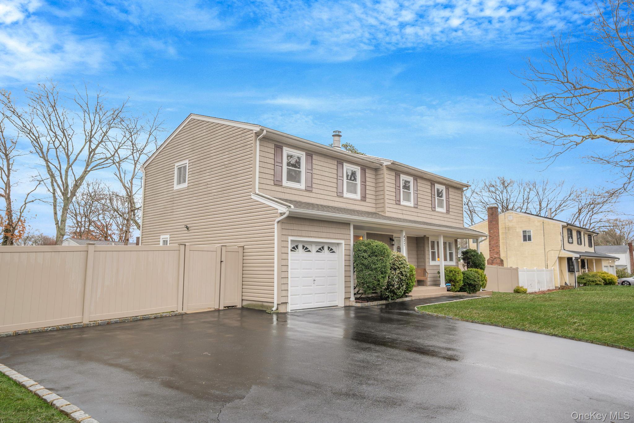 #2 photo, 427 Bicycle Path, সাফোক কাউন্টি Port Jefferson , NY 11776