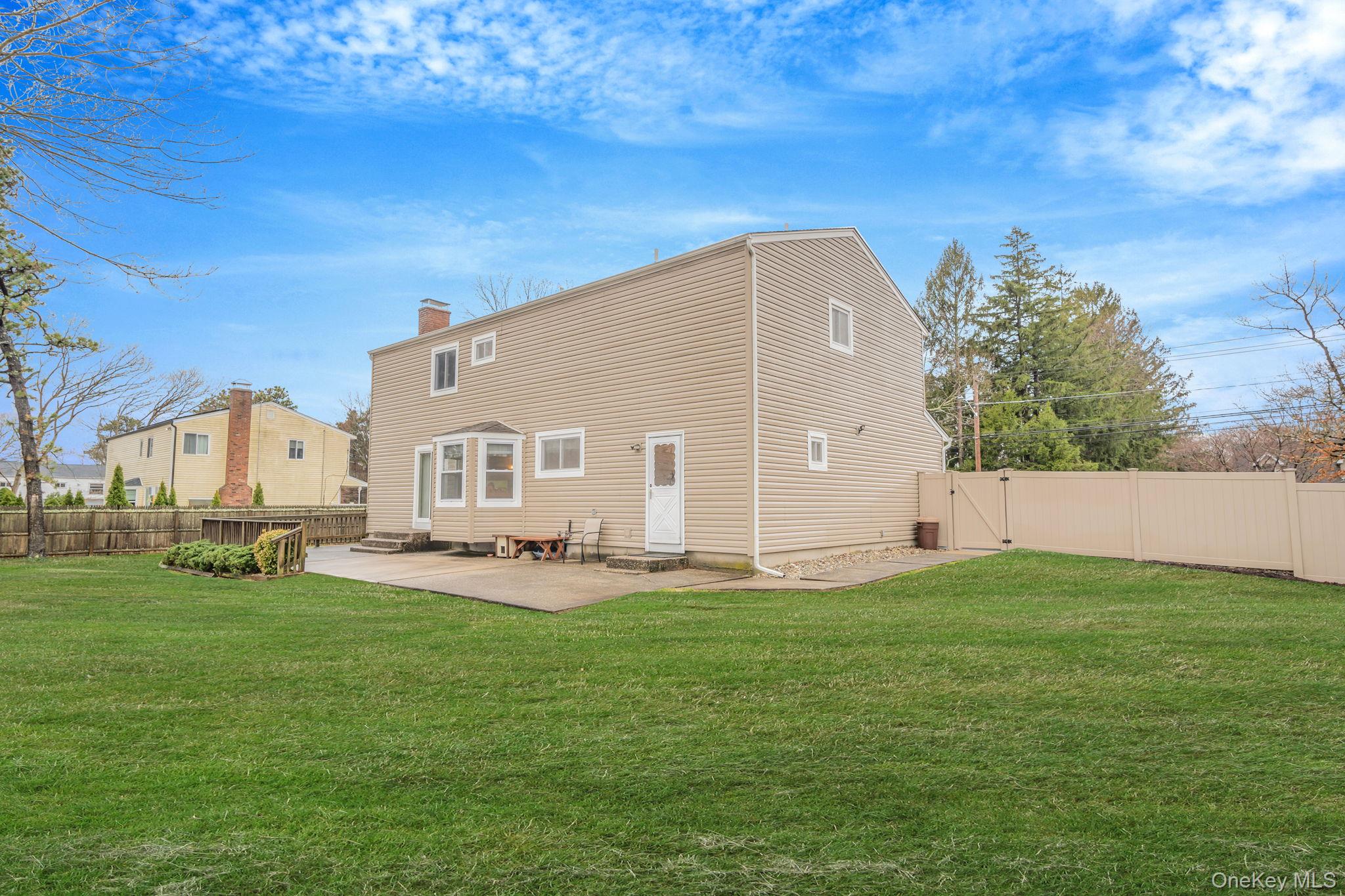 #8 photo, 427 Bicycle Path, সাফোক কাউন্টি Port Jefferson , NY 11776