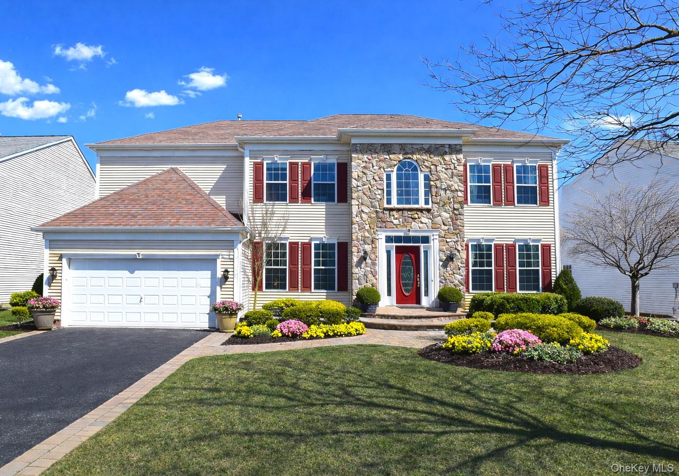 #1 photo, 8 Avolet Court, Саффолк ‖ Mount Sinai , NY 11766