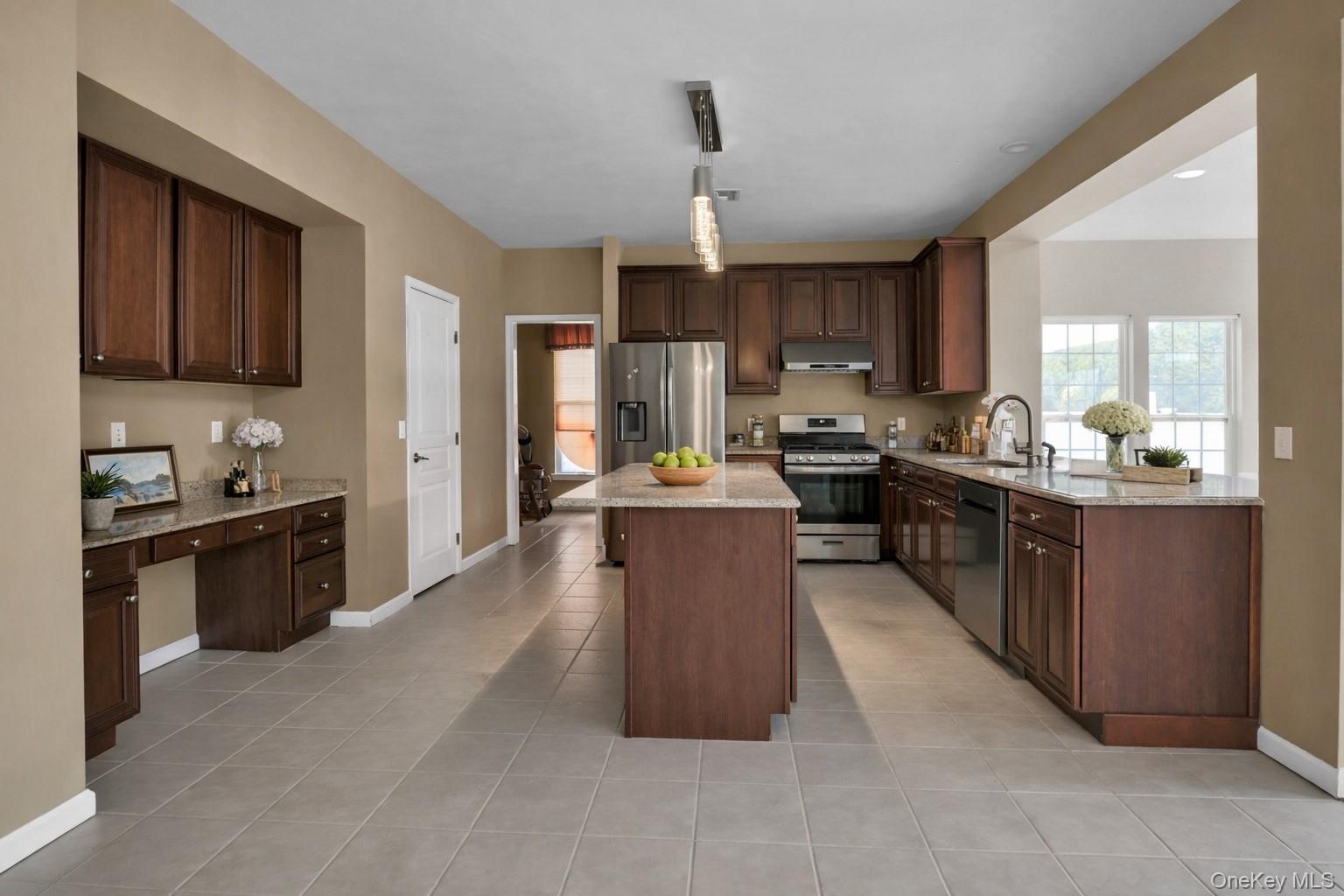 #10 photo, 8 Avolet Court, 東長島 Mount Sinai , NY 11766