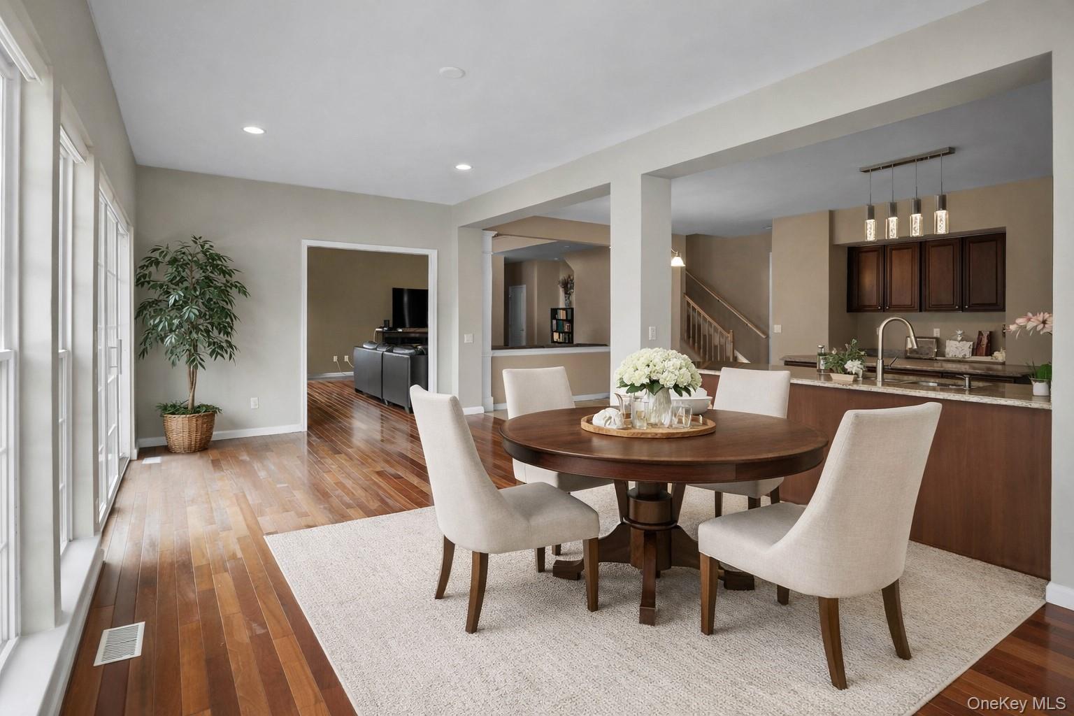 #11 photo, 8 Avolet Court, 東長島 Mount Sinai , NY 11766