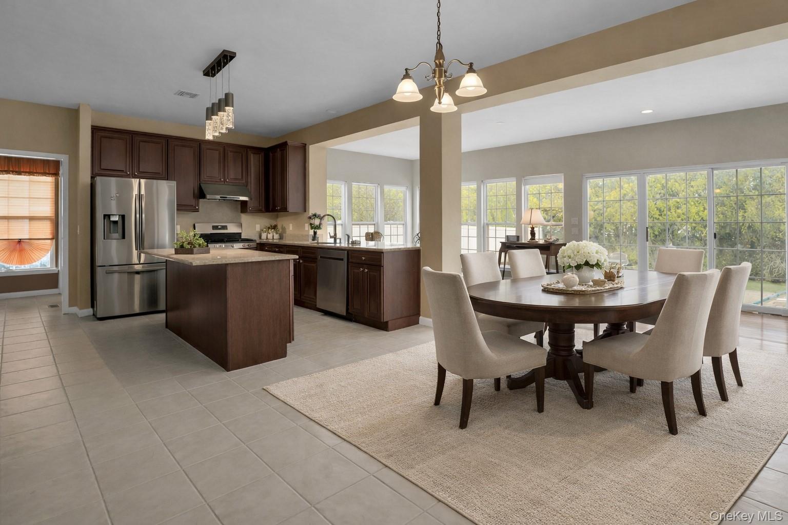 #8 photo, 8 Avolet Court, 東長島 Mount Sinai , NY 11766