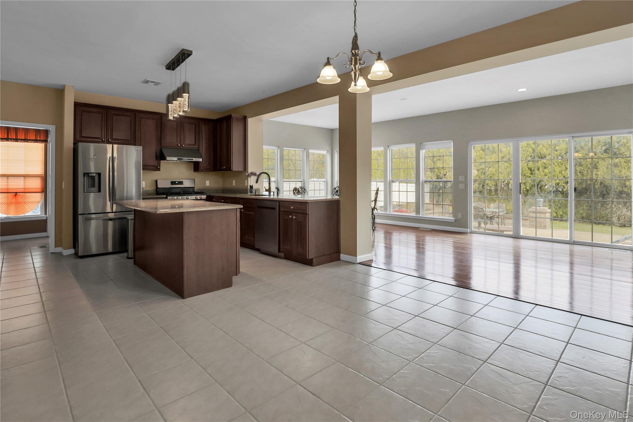 #9 photo, 8 Avolet Court, 東長島 Mount Sinai , NY 11766