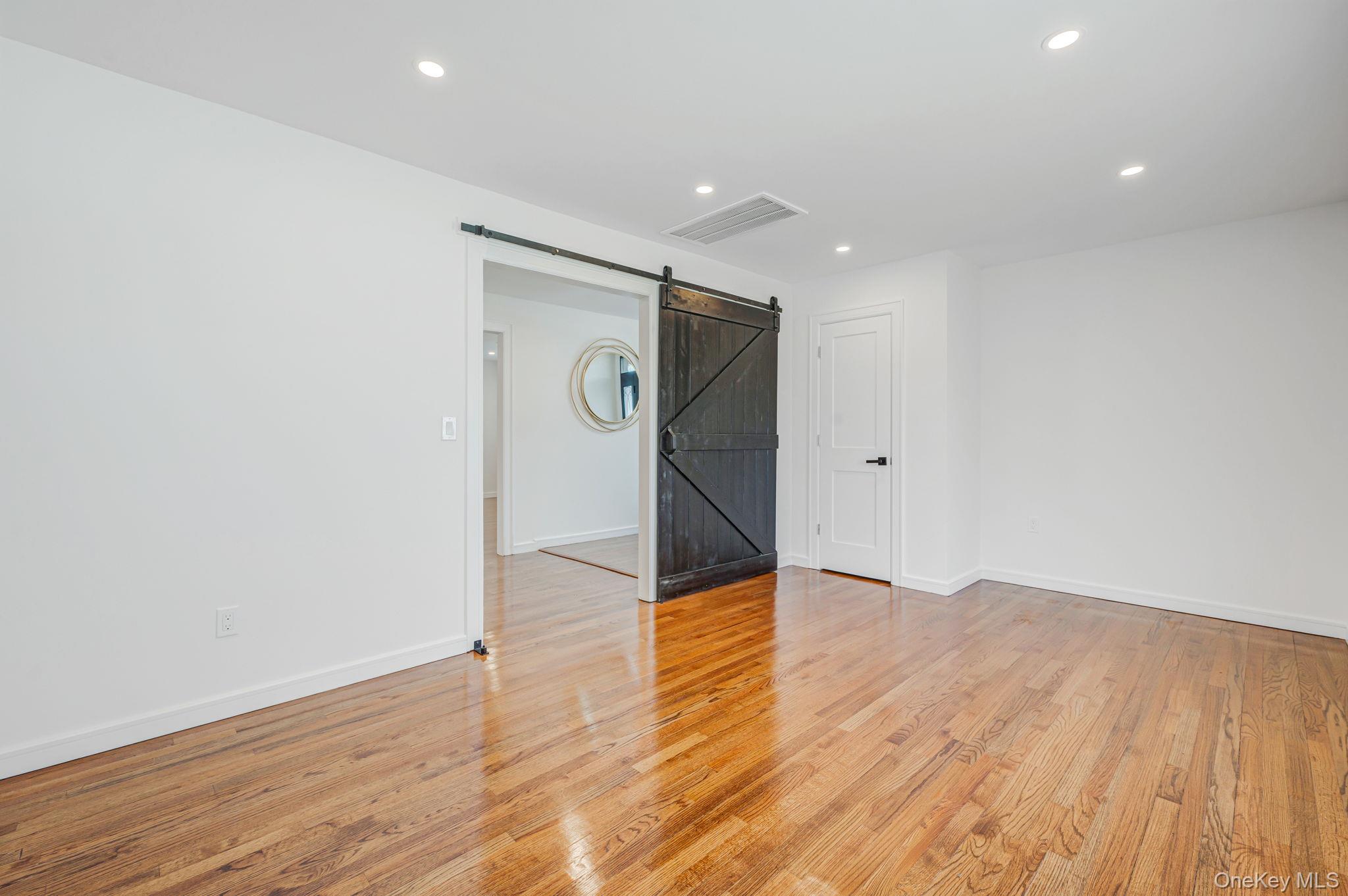 #11 photo, 2 Polo Street, सफ़ोक काउंटी Dix Hills , NY 11746