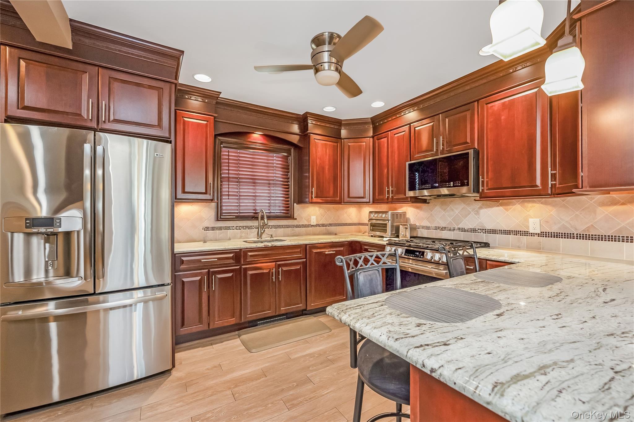 #1 photo, 921 N 5th Street, নাসাউ কাউন্টি New Hyde Park , NY 11040