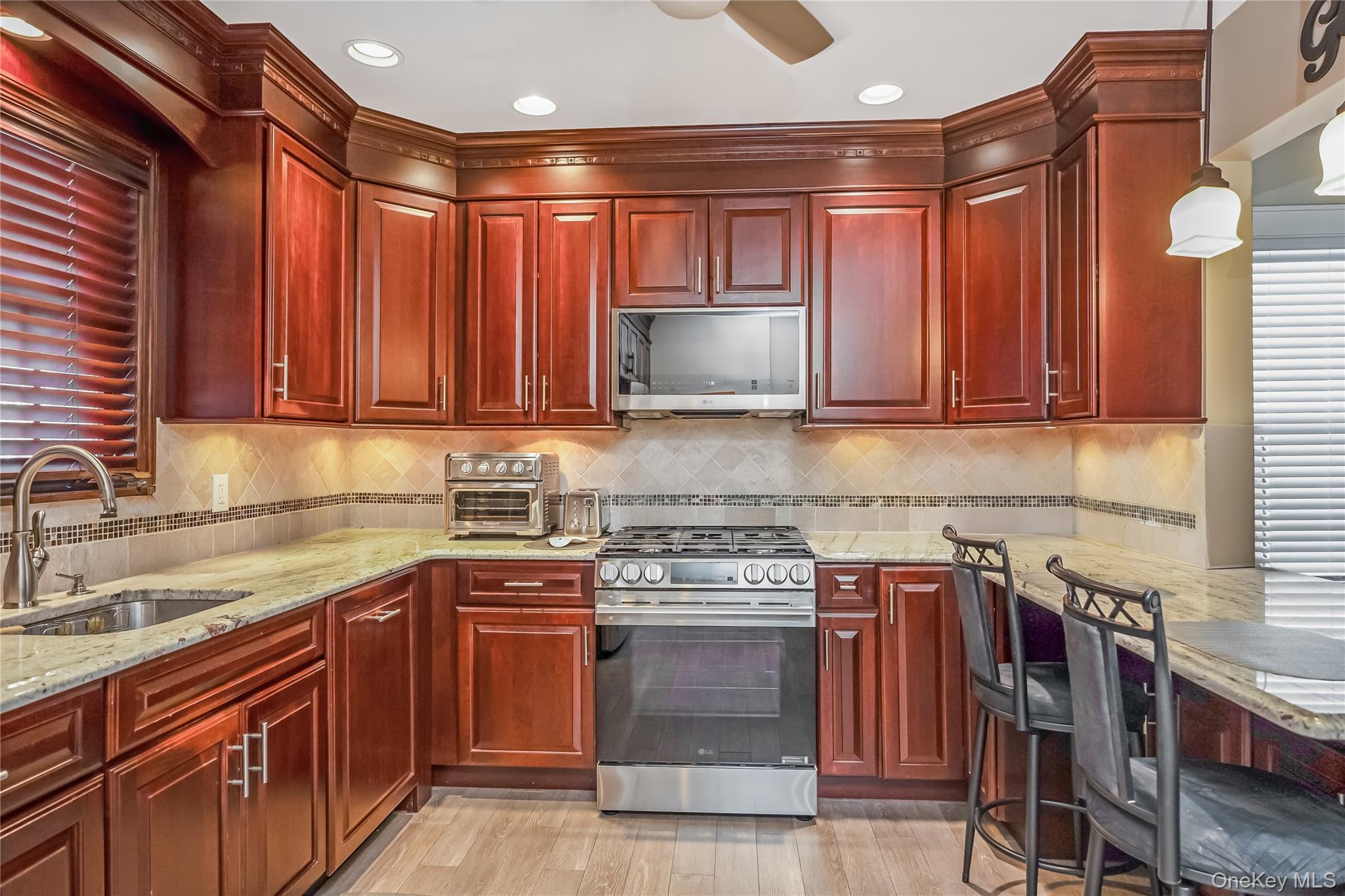 #13 photo, 921 N 5th Street, নাসাউ কাউন্টি New Hyde Park , NY 11040