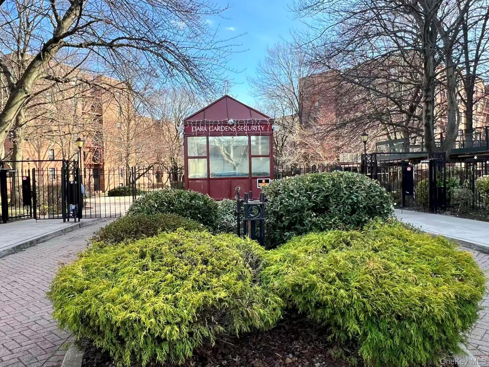 #2 photo, 150-25 72ND Road, কুইন্‌স Kew Garden Hills , NY 11367