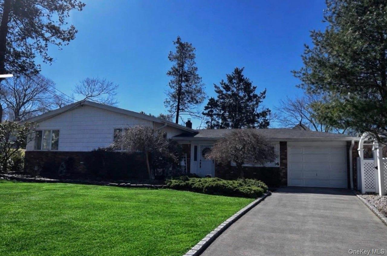 #1 photo, 22 Pioneer Boulevard, সাফোক কাউন্টি South Huntington , NY 11746