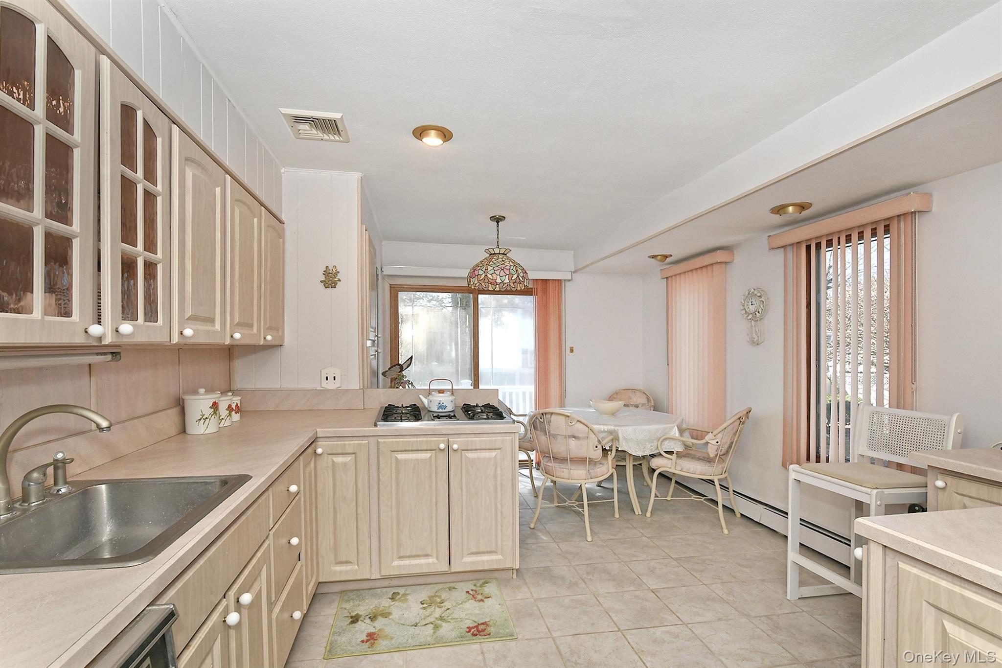 #14 photo, 22 Pioneer Boulevard, সাফোক কাউন্টি South Huntington , NY 11746